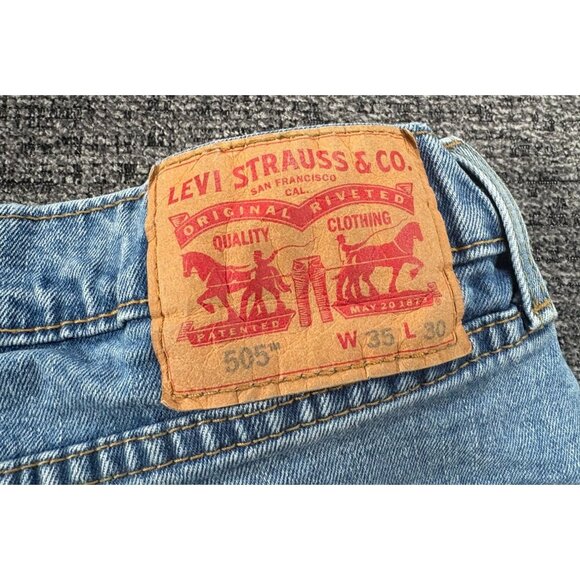 Levis 505 Mens Straight Leg Jeans Size 35Wx30L Medium Wash Blue Denim Classic Fi - Picture 2 of 8